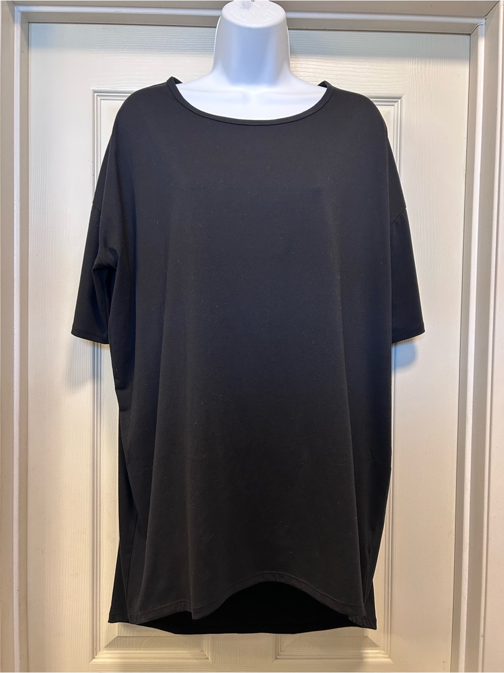 🖤 Lularoe • Black “Irma” Tunic (M/12-14)